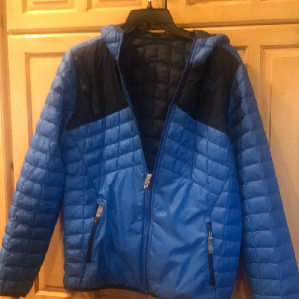 Boys NorthFace reversible clothes jacket . Excellent condition